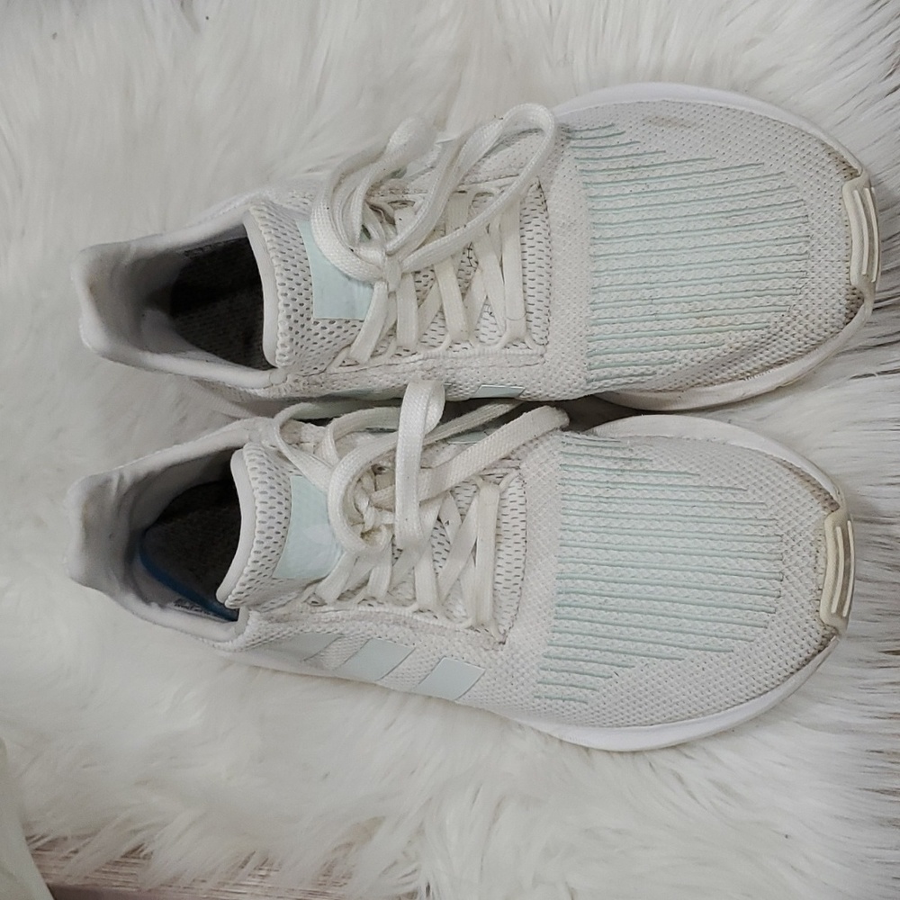 Adidas swift  woman's sneakers size 8.5